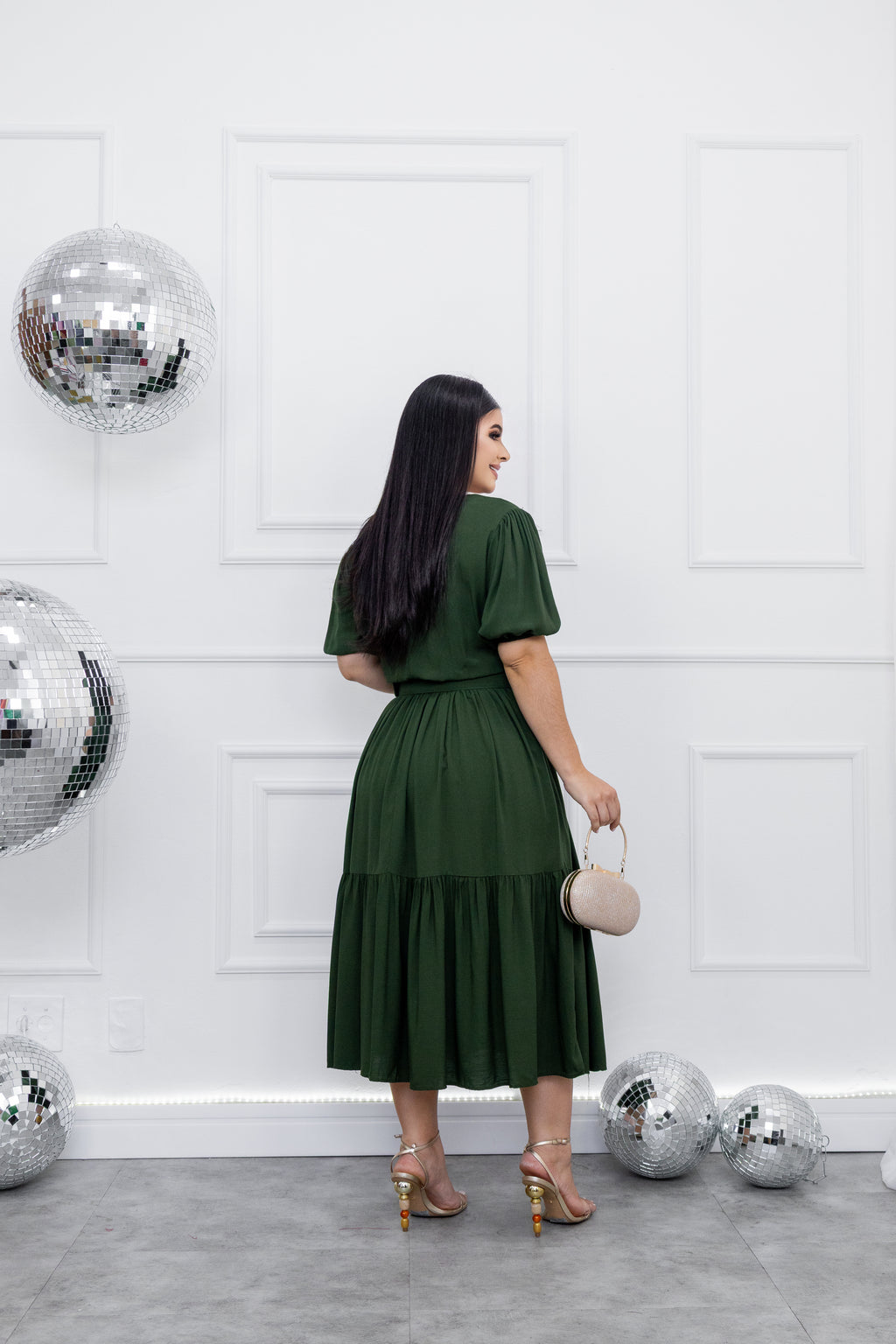 Vestido Rosana Midi Verde Escuro Saia Estilo Godê Manga Bufante Gola Canoa