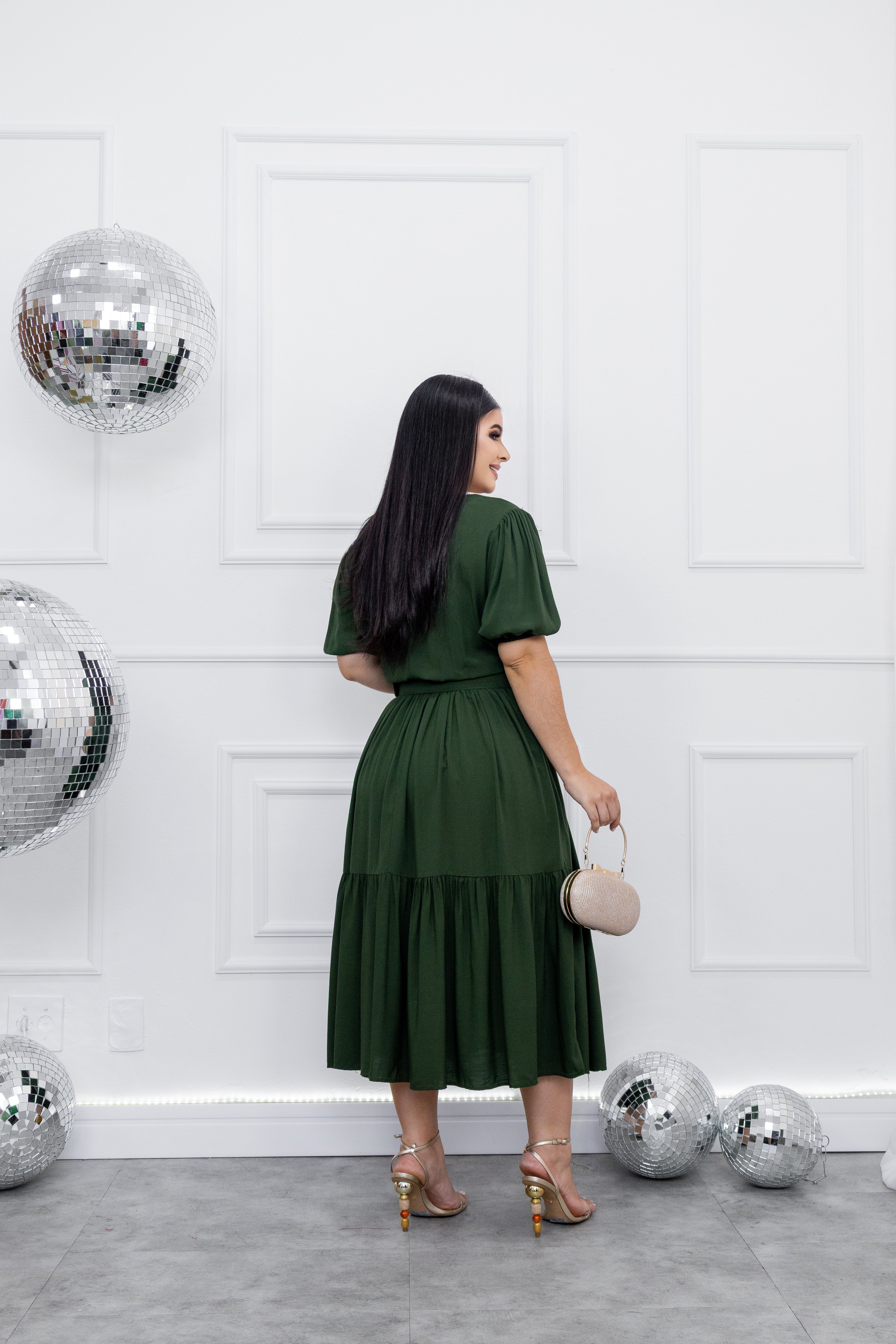 Vestido Rosana Midi Verde Escuro Saia Estilo Godê Manga Bufante Gola Canoa