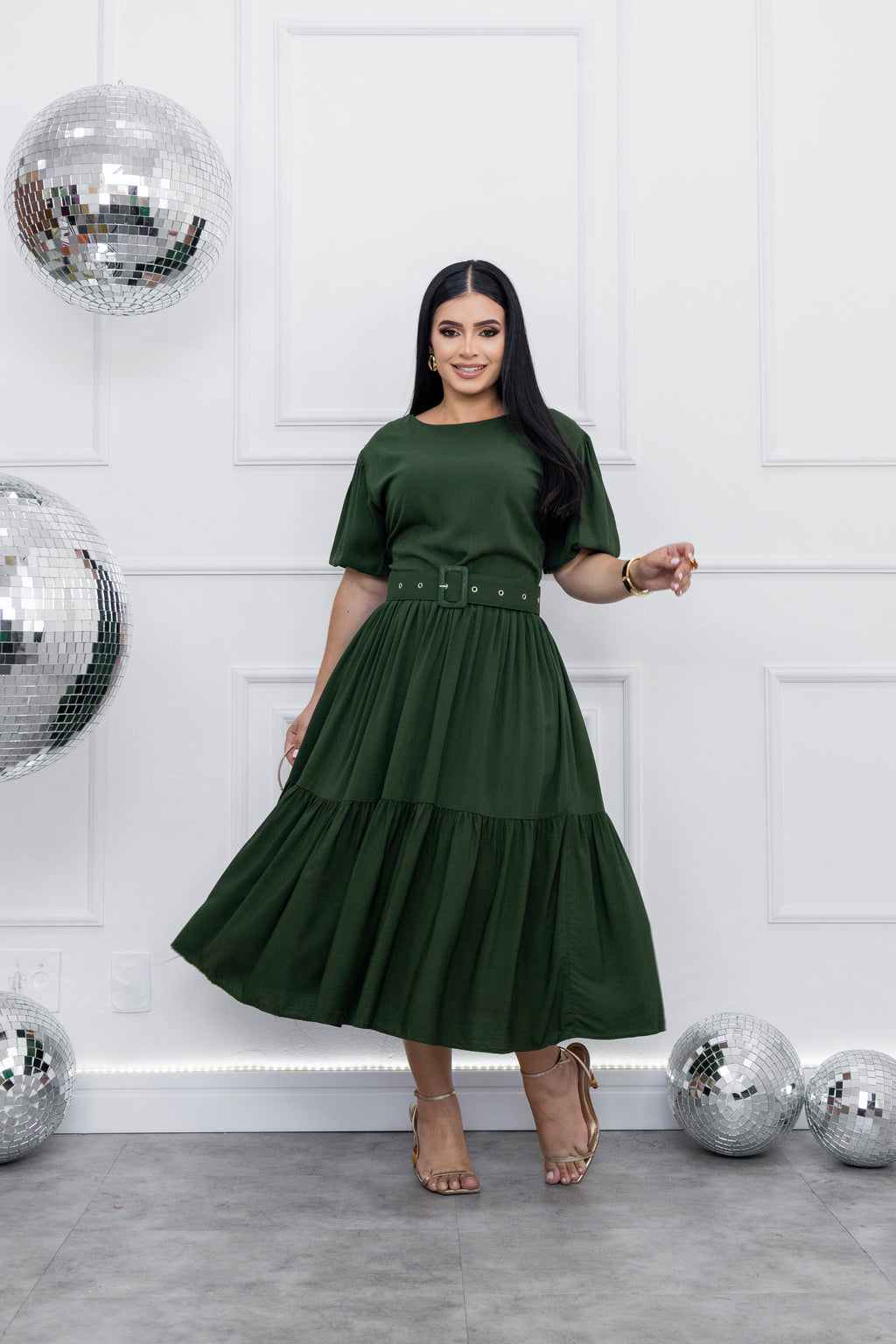 Vestido Rosana Midi Verde Escuro Saia Estilo Godê Manga Bufante Gola Canoa