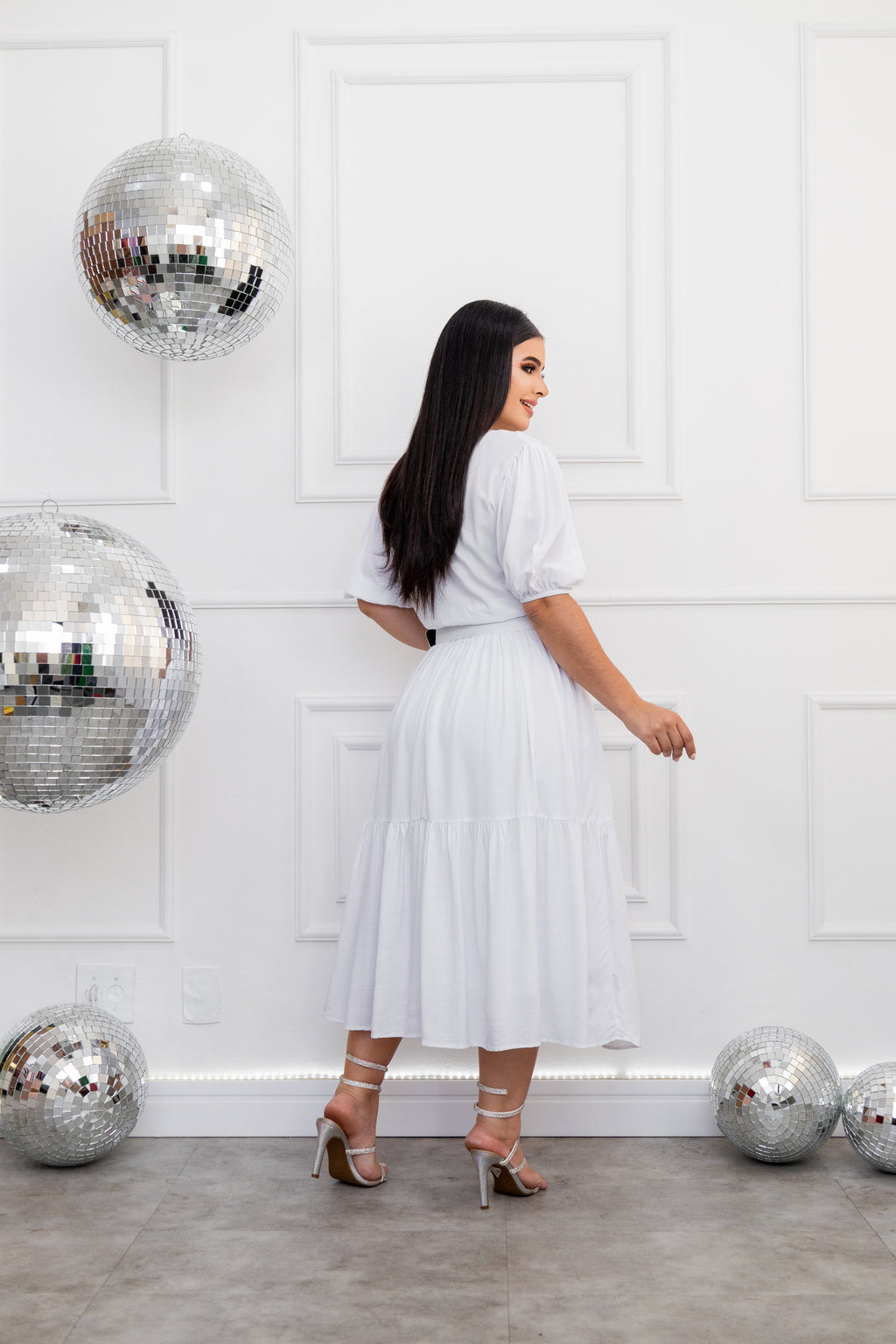 Vestido Rosana Branco Saia Estilo Godê Manga Bufante Gola Canoa