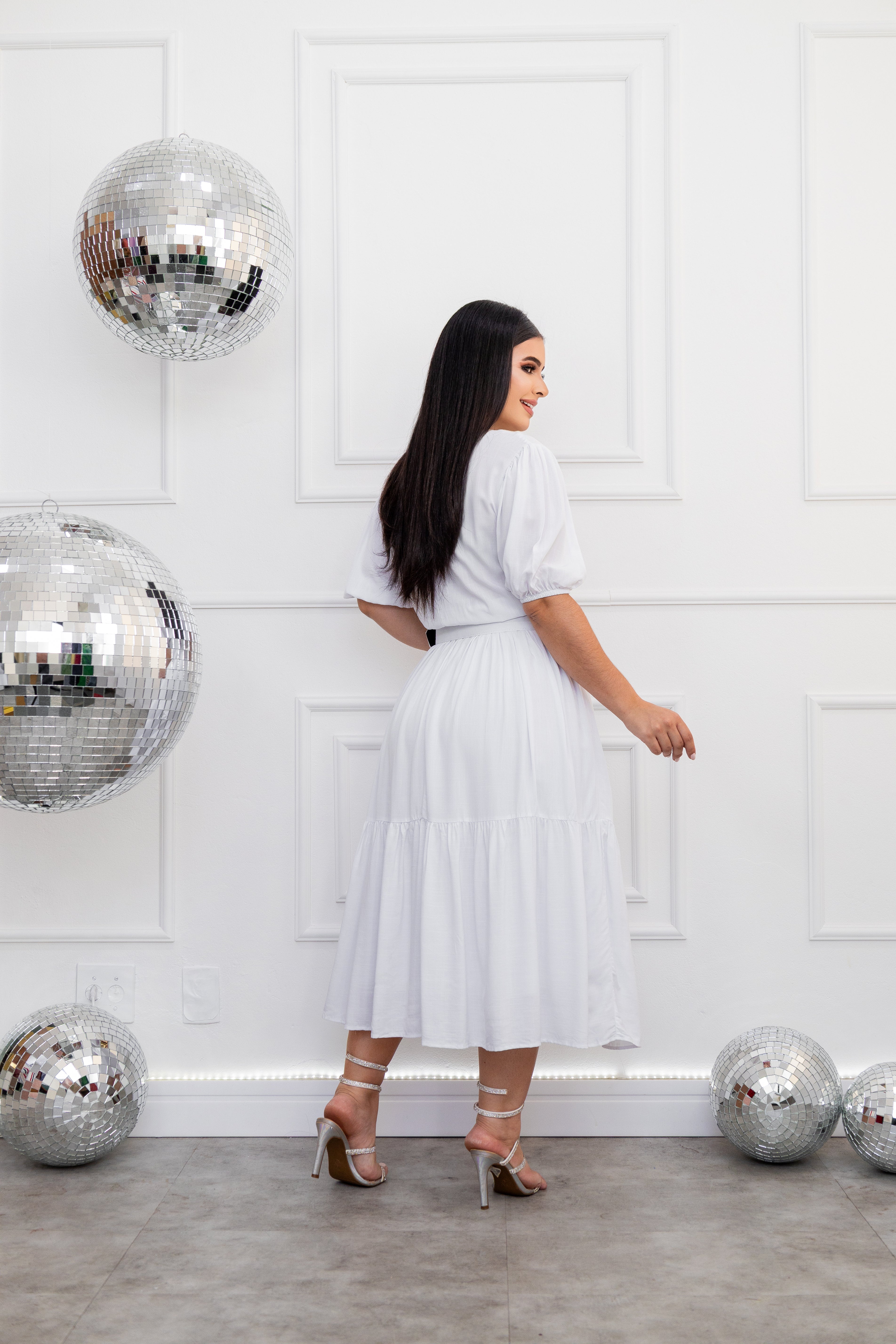 Vestido Rosana Branco Saia Estilo Godê Manga Bufante Gola Canoa