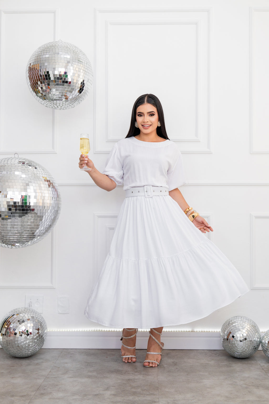 Vestido Rosana Branco Saia Estilo Godê Manga Bufante Gola Canoa