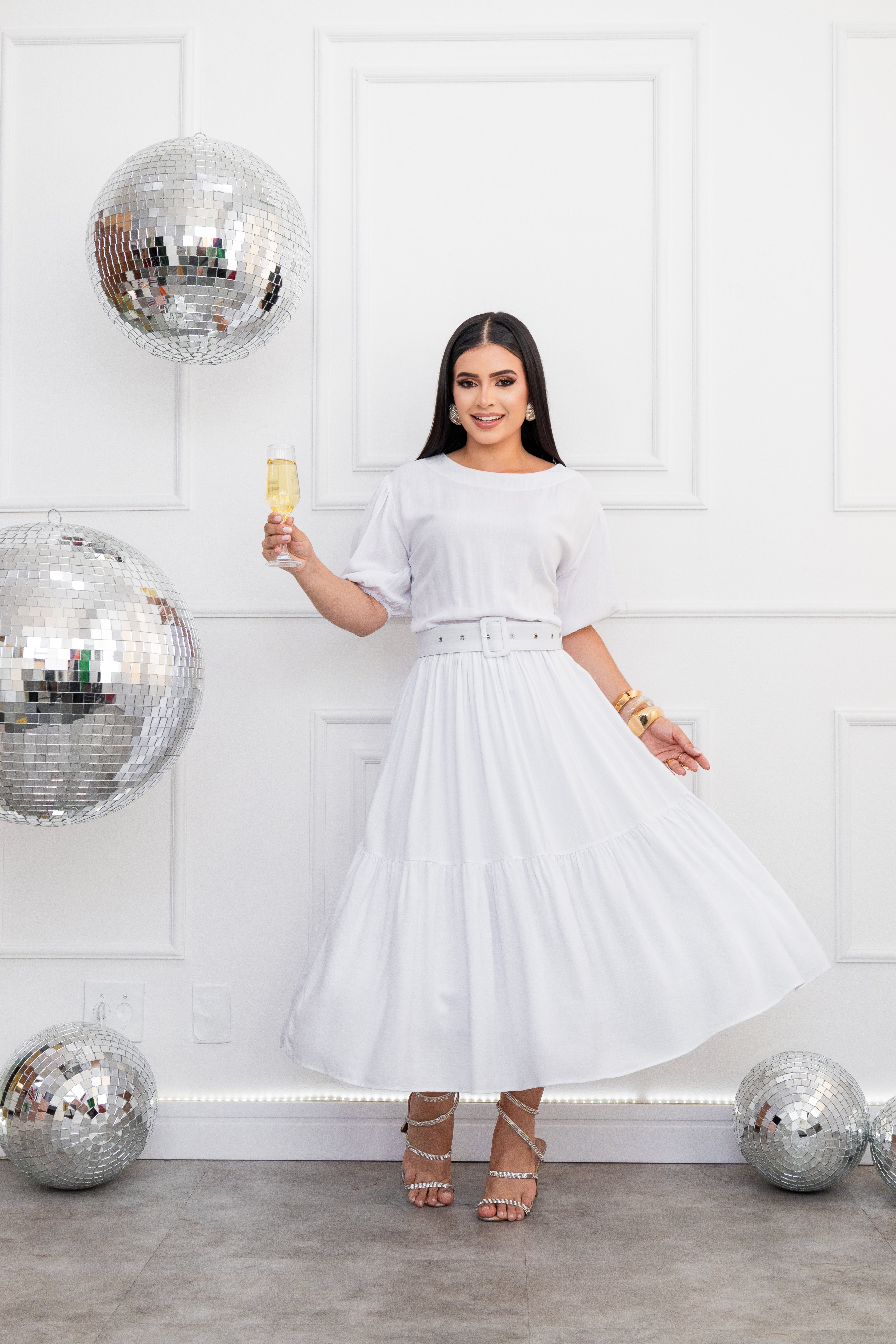 Vestido Rosana Branco Saia Estilo Godê Manga Bufante Gola Canoa