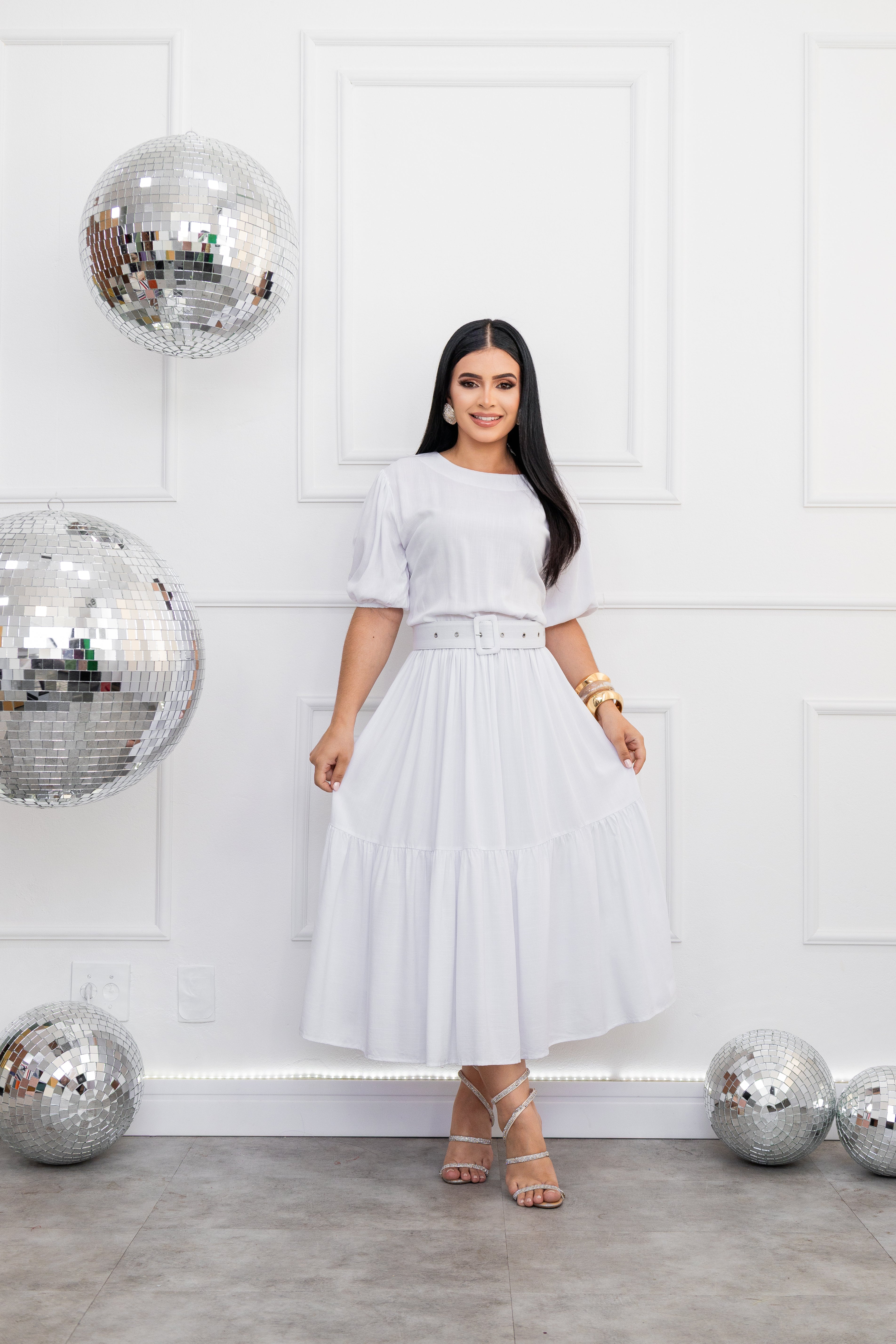 Vestido Rosana Branco Saia Estilo Godê Manga Bufante Gola Canoa