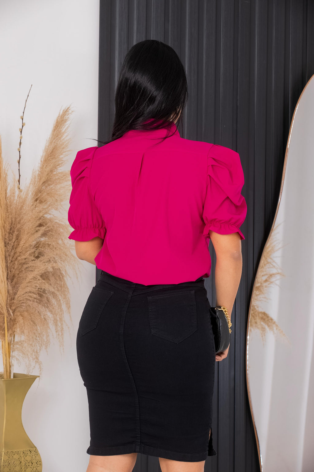 Blusa Social Emily Pink Manga Curta Gola com Laço Manga Bufante