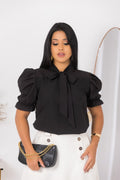 Blusa Social Emily Preto Manga Curta Gola com Laço Manga Bufante